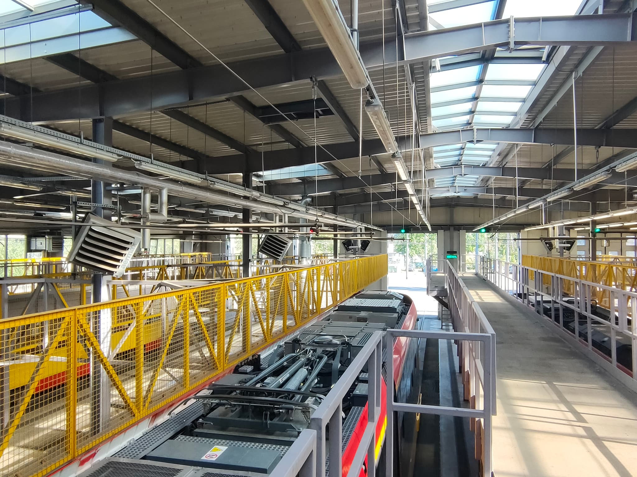 Station concessions and commercial services