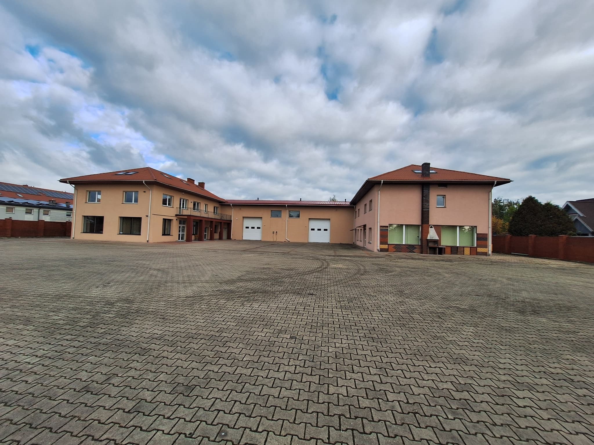 Secondary warehouse exterior with loading access for outbound rail-part shipments